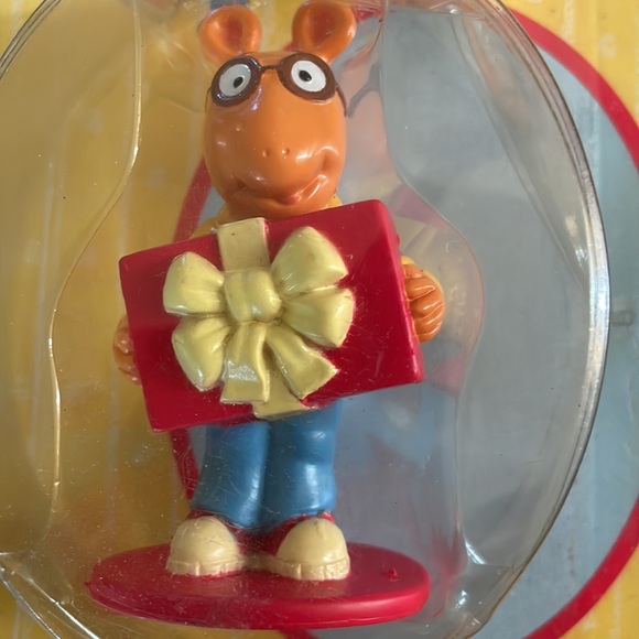 Arthur Vintage Party Decor Figurine - Picture 2 of 3